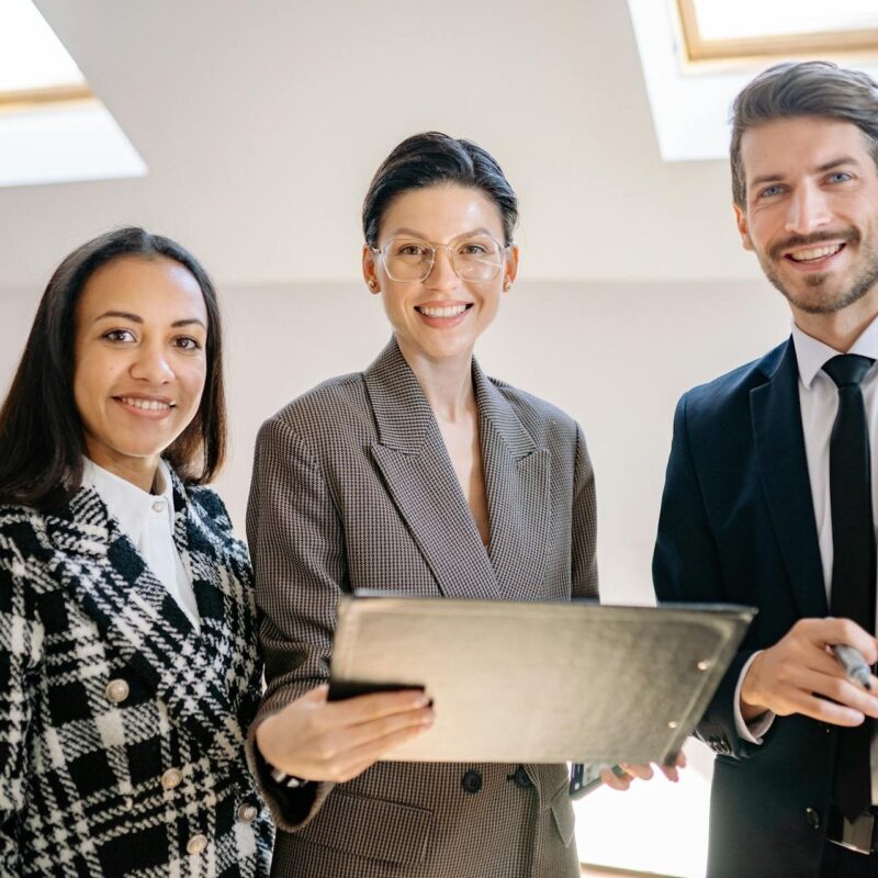 modern-business-team-looking-at-the-camera.cropimg.width=1920.crop=square